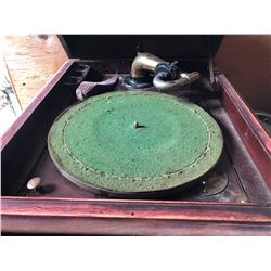 ANTIQUE VICTROLA