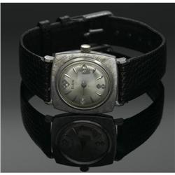 A MEN'S GOLD AND LEATHER WRIST WATCH, ELGIN A MEN'S GOLD AND LEATHER WRIST WATCH