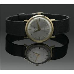 A MEN'S GOLD AND LEATHER WRIST WATCH, VULCAIN A MEN'S GOLD AND LEATHER WRIST WATCH
