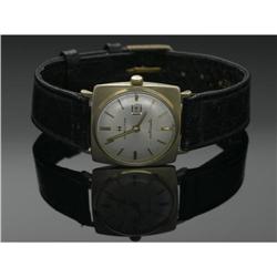 A MEN'S GOLD AND LEATHER WRIST WATCH, HAMILTON A MEN'S GOLD AND LEATHER WRIST WATCH