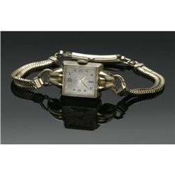 A LADY'S GOLD FILLED WRIST WATCH, LADY ELGIN A LADY'S GOLD FILLED WRIST WATCH
