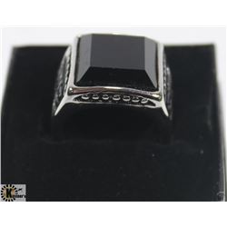 BLACK STONE MENS RING - SIZE 8.5