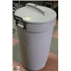 Image 1 : RUBBERMAID ROUGHNECK 121 L CONTAINER.