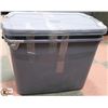 Image 1 : LOT OF 2 RUBBERMAID 136 LITRE CLEVERSTORE TOTES