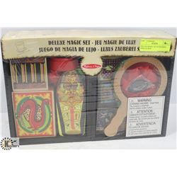 DELUXE MAGIC SET IN WOODEN DISPLAY BOX