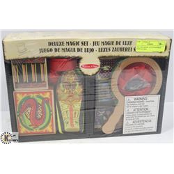 DELUXE MAGIC SET IN WOODEN DISPLAY BOX