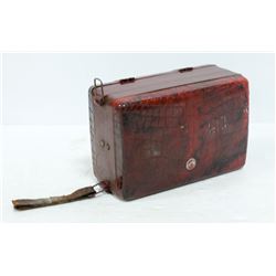 1940S RCA PORTABLE TUBE RADIO