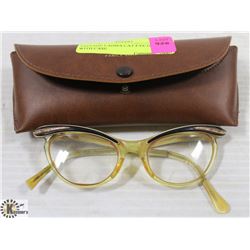 VINTAGE LADIES CAT EYE GLASSES WITH CASE
