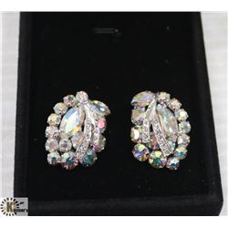 VINTAGE SIGNED WEISS AURORA RHINESTONE CLIP