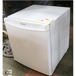 DANBY MINI FRIDGE