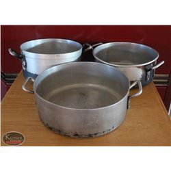 LOCATION #1. LOT OF 2 ASSORTED SIZE ALUMINUM STOCK POTS