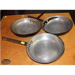 LOCATION #1. LOT OF 3 ALUMINUM 10" FRYING PANS
