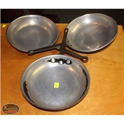 LOCATION #1. LOT OF 3 ALUMINUM 10" FRYING PANS