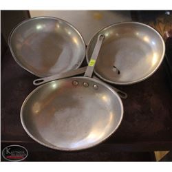LOCATION #1. LOT OF 3 ALUMINUM 10" FRYING PANS