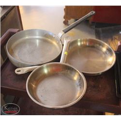 LOCATION #1. LOT OF 3 ASSORTED SIZE FRYING PANS.