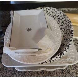 LOCATION #1. LOT OF ASSORTED SERVING PLATTERS