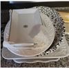 Image 1 : LOCATION #1. LOT OF ASSORTED SERVING PLATTERS