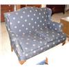 Image 1 : QUEEN ANNE STYLE UPHOLSTERED LOVE SEAT