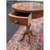Image 2 : Round Mahogany Candle Stand