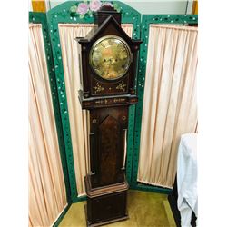 English Grandmother clock by Thomas Low. Dundee