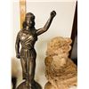 Image 2 : 4 Decorative Statues