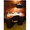 Image 2 : Kidney Shaped Desk with Matching Shell Chair