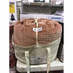 Bee and Willow Queen Size Hand Quilted Velvet Quilt Set