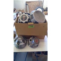 LOT OF HUB & CENTER CAPS