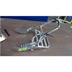 HARLEY DAVIDSON FOOT PEGS & BACK REST