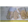 Image 3 : TWO PAIRS OF TRIGGER FINGER LEATHER MITTS