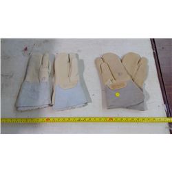 TWO PAIRS OF TRIGGER FINGER LEATHER MITTS