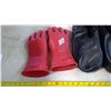 Image 2 : EXTRA LARGE SLIP ON RUBBER GALOSHES AND RUBBER GLOVES