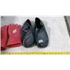 Image 3 : EXTRA LARGE SLIP ON RUBBER GALOSHES AND RUBBER GLOVES