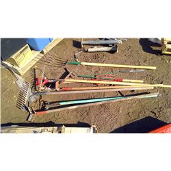 LOT OF ASSORTED GARDEN TOOLS