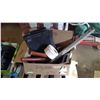 Image 1 : LOT OF ASSORTED ITEMS
