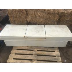 OFF WHITE TRUCK TOOL BOX (SOME RUST)