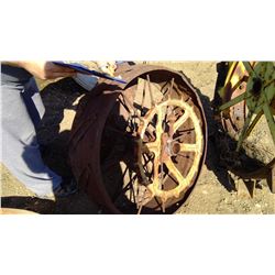 Pair of Wheels Hubs And Axle - 32"