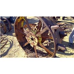 Large Rim And Old Steel Wheel With Shoes