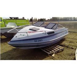 IN BOARD VANTAGE BOAT 18' - NO DRIVER SEAT, NO PROPELLOR