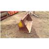 Image 2 : LOADER BUCKET - 5 FEET