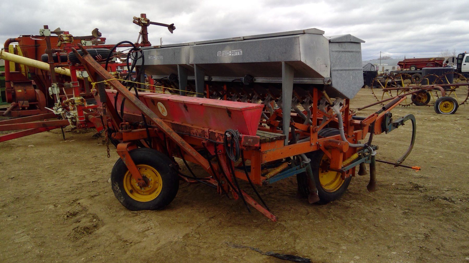 MORRIS HOE DRILL WITH FERTILIZER AND SEED APPLICATION