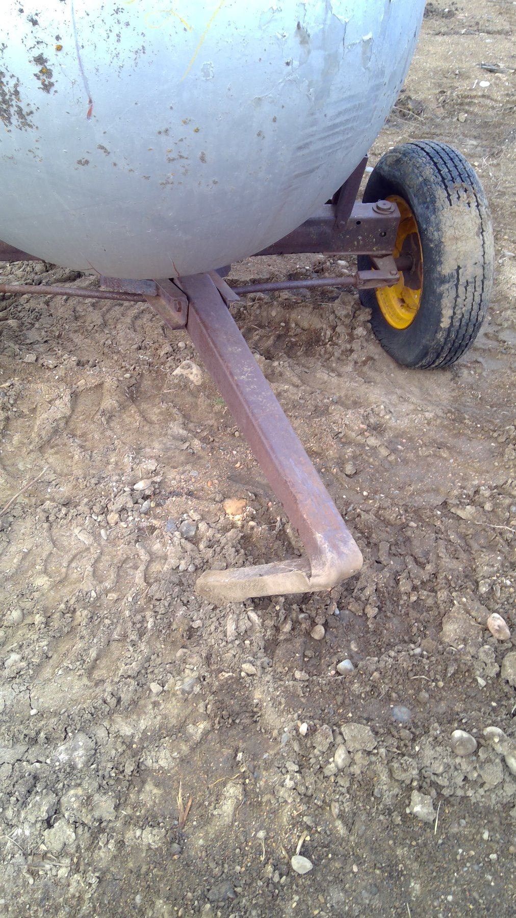 PROPANE TANK ON WAGON (MOBILE, IDEAL FOR GRAIN DRYER)