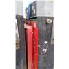 Image 4 : LOT OF 2 GAS PUMPS (MODERN)