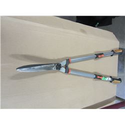 SET OF LONG HANDLED SHEARS