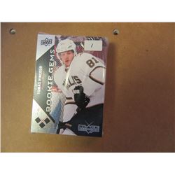 LOT OF 30 UPPER DECK HOCKEY CARDS