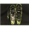 Image 1 : PAIR OF MOUNTAIN PROFILE 930 SNOW SHOES WITH POLES