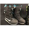 Image 2 : PAIR OF VANS VIAJE SNOW BOARD BOOTS WOMENS SIZE 9