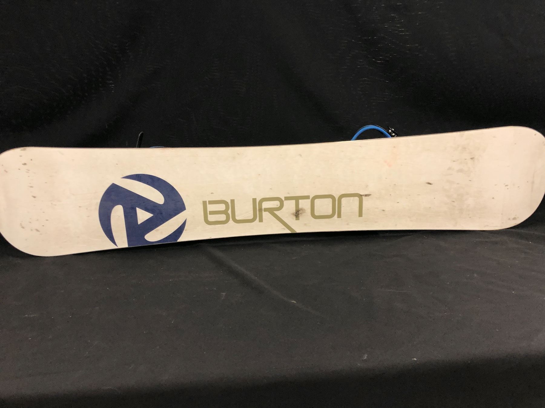burton air snowboard 157 Process 2026 Channel the effortless style of Burton rider Mark McMorris with this twin shape thats tuned to pack power when you need it BURTON AIR 157CM SNOWBOARD WITH