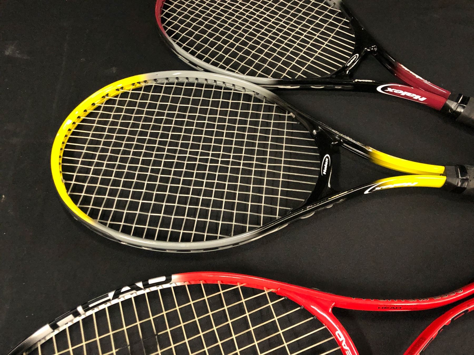3 TENNIS RACQUETS INC. HEAD, AND 2 HALEX RACQUETS, COMES WITH 1 RACQUET BAG