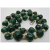 Image 1 : 17MM MALACHITE BEAD NECKLACE 14K YELLOW GOLD.